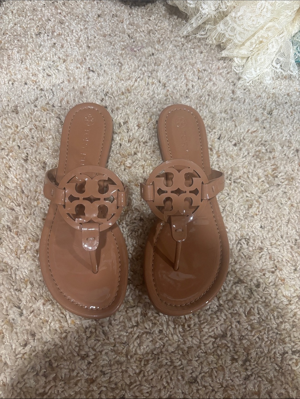 Tory Burch Women's Patent Leather Thong Sandals in Tan